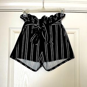 Windsor Black and White Stripped Shorts Size S